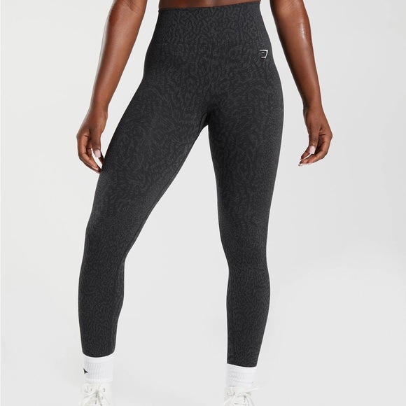 Gymshark Adapt Animal Reef in Black color - Picture 8 of 10